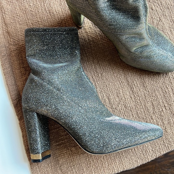 Michael Kors booties worn once - Picture 2 of 5
